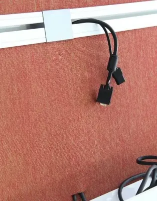 schallabsorbierende sichtschutzwand mit schiene 2 ebene fuer schreibtische all in one.webp