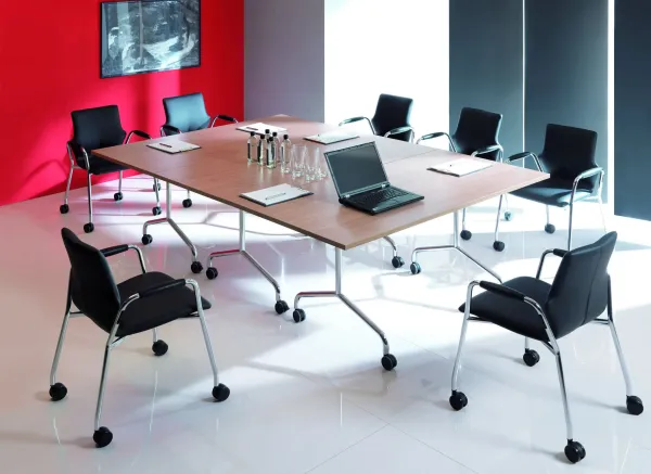 mobiles kr tischsystem auf rollen 3er block verkettet.webp