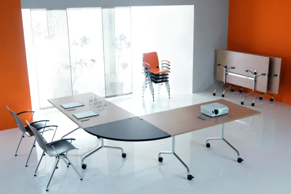 mobiles kr tischsystem auf rollen mit 90 grad platte.webp