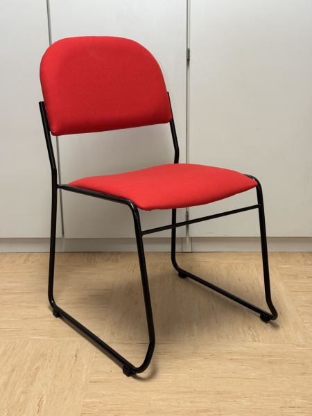 Konferenzstuhl mit Kufengestell Vollpolster