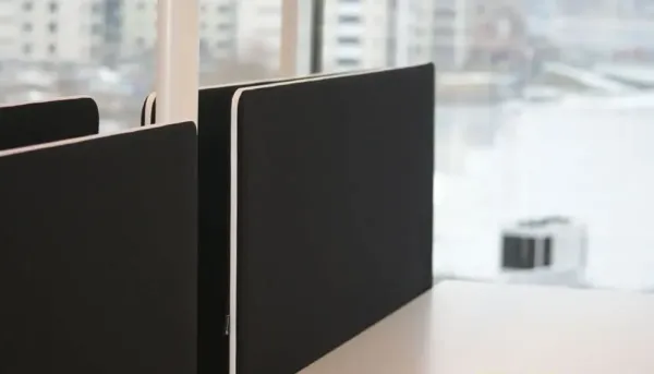 sichtschutz akustikwand fuer schreibtische screen it standard.webp