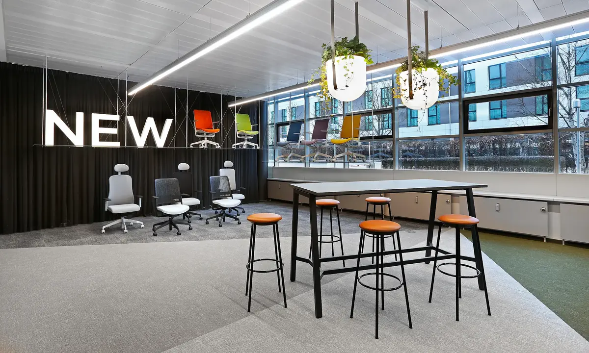 Nowy Styl Ausstellung M&uuml;nchen &ndash; B&uuml;rost&uuml;hle