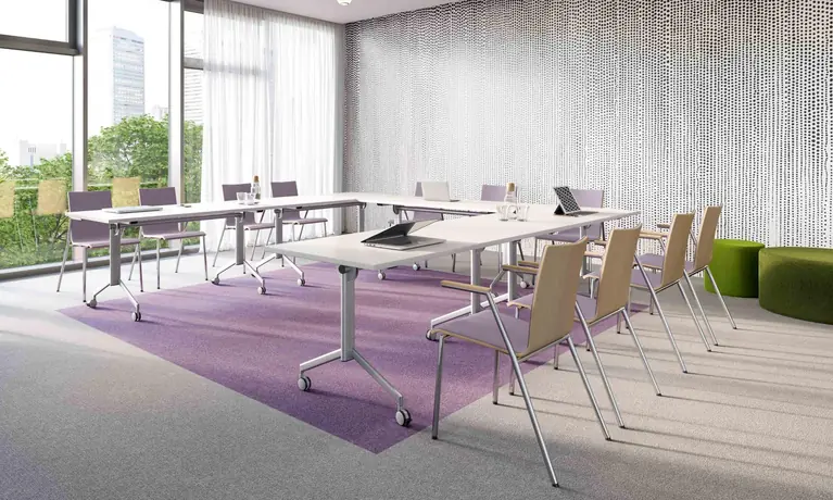 Cadeira mit Convenio rollbaren Klapptischen