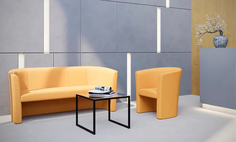 Club Sofa und Sessel als Loungemöbel-Ensemble