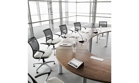 Konferenzraum mit CX 3200 Tischen