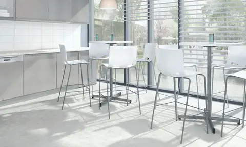 Fondo Barhocker am Bistrotisch