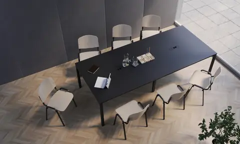 Iso Konferenzstuhl am Konferenztisch im Büro