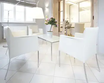 Tutti Loungemöbel mit Sessel und Beistelltisch