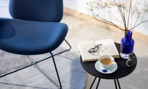 Tilkka Loungesessel mit Tisch